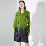 2025 hot-selling short coat for women's high-end spring new irregular pleated long-sleeved zipper versatile pleated top
