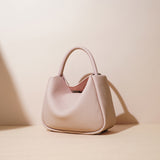 2025 Autumn and winter new niche design personalized minimalist shoulder bag versatile commuter underarm advanced sense messenger women's bag