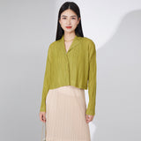 2025 Loose casual pleated suit jacket women's short autumn new solid color buckle-down long-sleeved cardigan small suit top