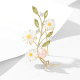 2025 New light luxury high sense niche fashion anti-light versatile corsage freshwater pearl shell daisy flower brooch
