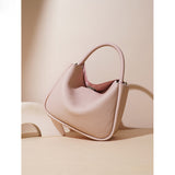 2025 Autumn and winter new niche design personalized minimalist shoulder bag versatile commuter underarm advanced sense messenger women's bag