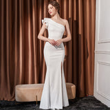 2025 Evening dress dress women's single shoulder slanted shoulder sexy event exhibition model banquet elegant long and thin fishtail dress