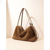 2025 New autumn and winter premium matte pillow bag women's Boston shoulder bag commuter underarm bag bowling bag popular