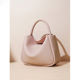 2025 Autumn and winter new niche design personalized minimalist shoulder bag versatile commuter underarm advanced sense messenger women's bag