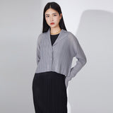 2025 Loose casual pleated suit jacket women's short autumn new solid color buckle-down long-sleeved cardigan small suit top