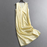 Solid color pleated V-neck loose and thin sleeveless vest skirt  summer new temperament long dress dress X411