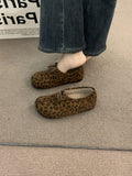 2025  In the evening wind, it increases in height, thick-soled leopard print and velvet Birkenstocks, and wears ugly and cute deep-mouth Doudou cotton shoes outside in autumn and winter